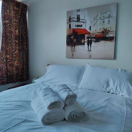 Aaran Central Guesthouse แอเบอร์ดีน ภายนอก รูปภาพ